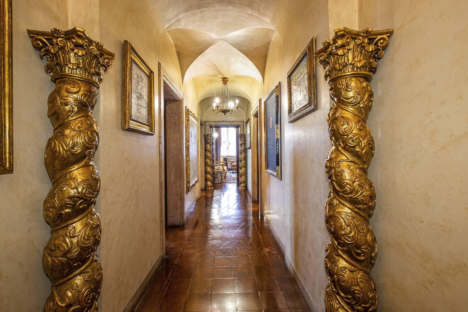 Magnifico piano nobile affrescato con terrazzo nella cinquecentesca Casa Sangalletti - 10