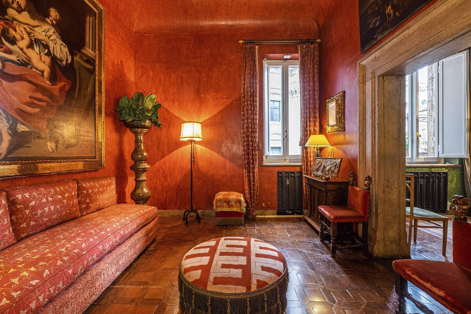 Magnifico piano nobile affrescato con terrazzo nella cinquecentesca Casa Sangalletti - 5