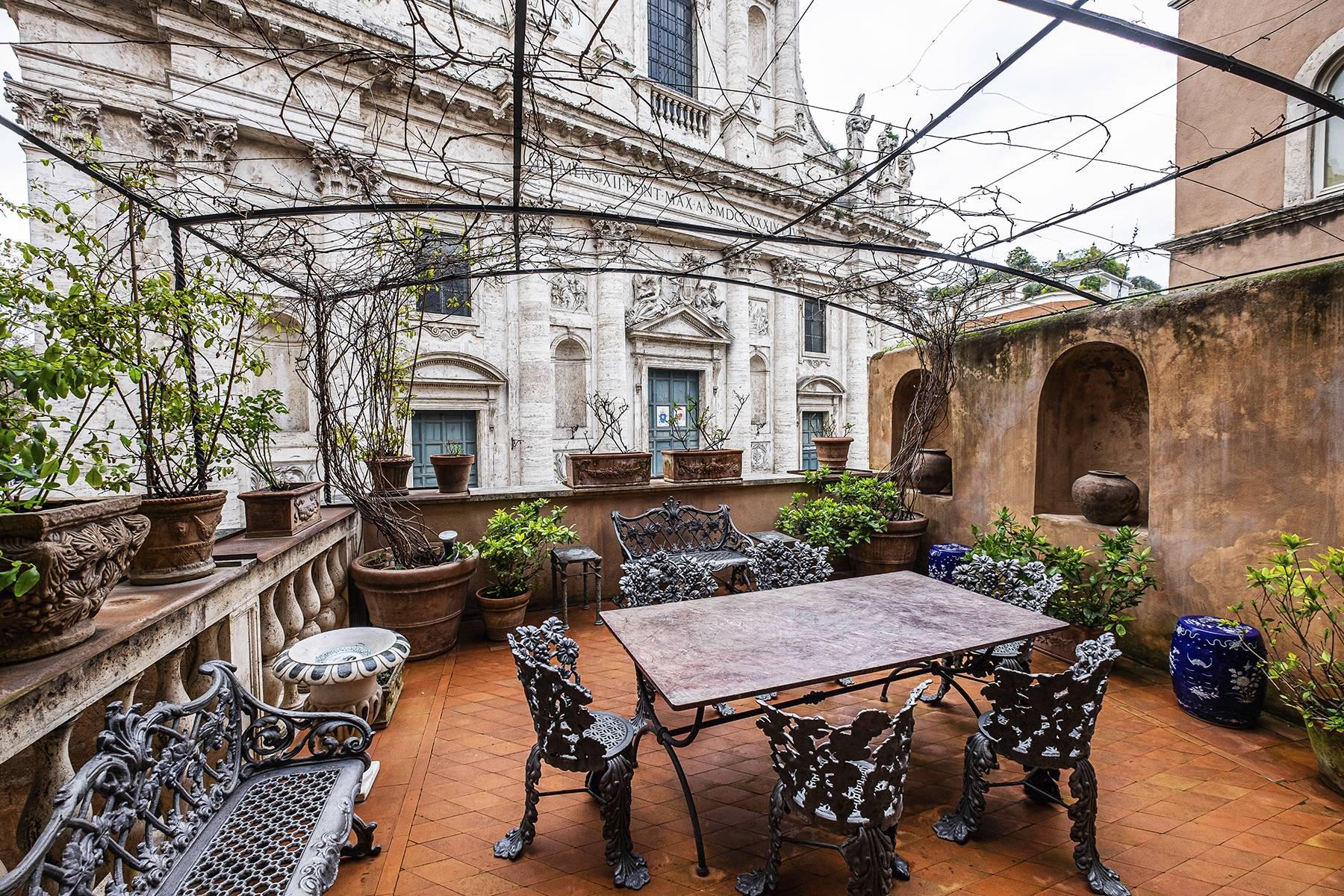Magnifico piano nobile affrescato con terrazzo nella cinquecentesca Casa Sangalletti - 7