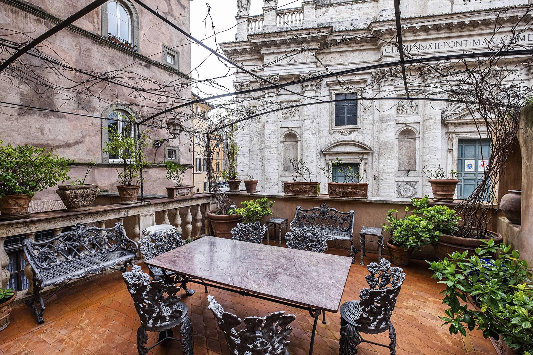 Magnifico piano nobile affrescato con terrazzo nella cinquecentesca Casa Sangalletti - 14