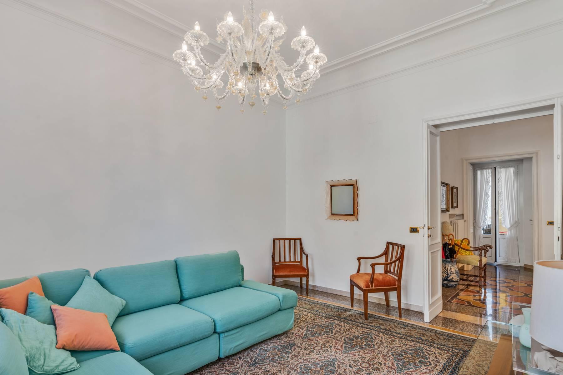 Prestigious 275 sqm apartment inside a period building in Carignano - 11