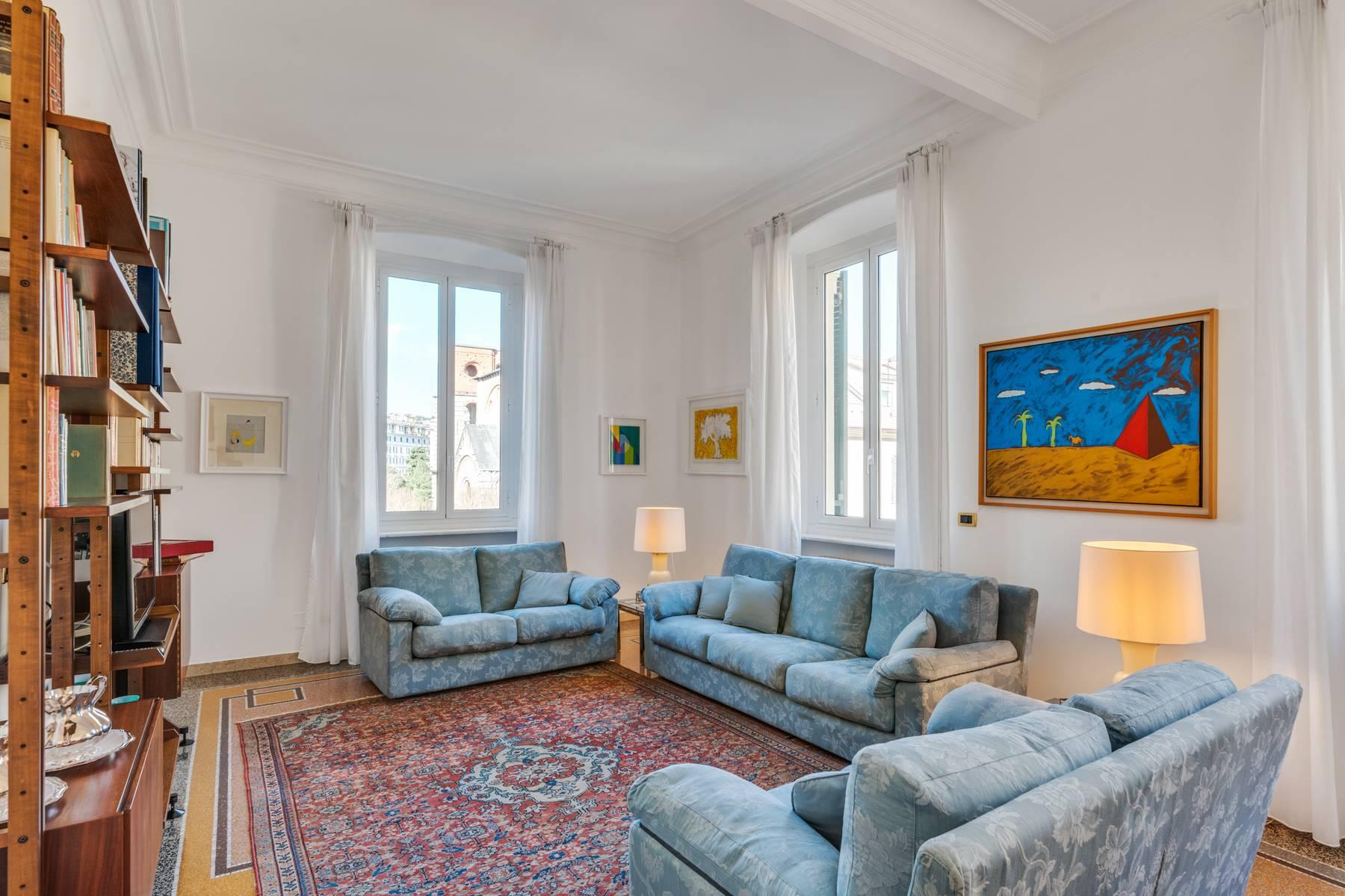 Prestigious 275 sqm apartment inside a period building in Carignano - 10