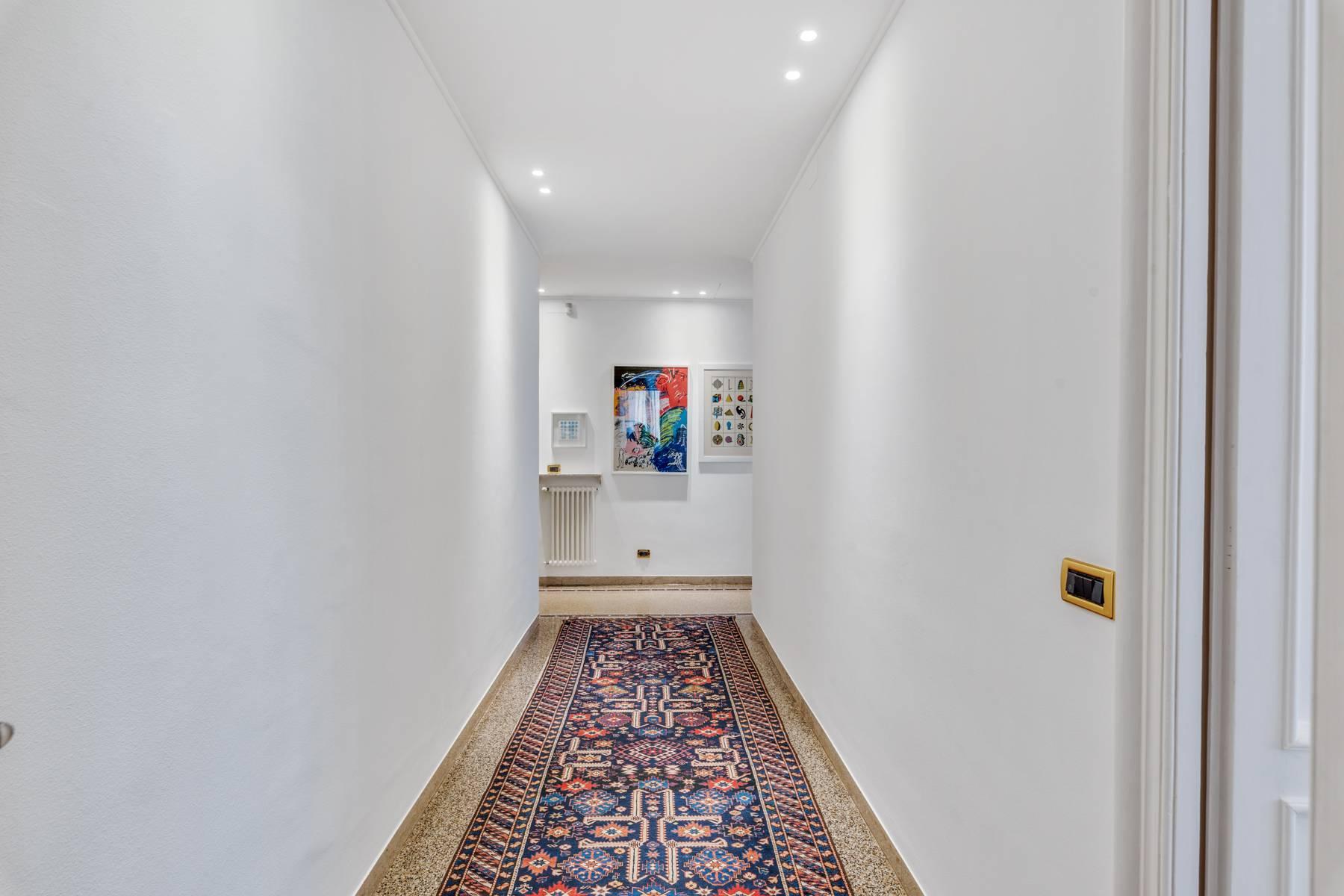 Prestigious 275 sqm apartment inside a period building in Carignano - 9