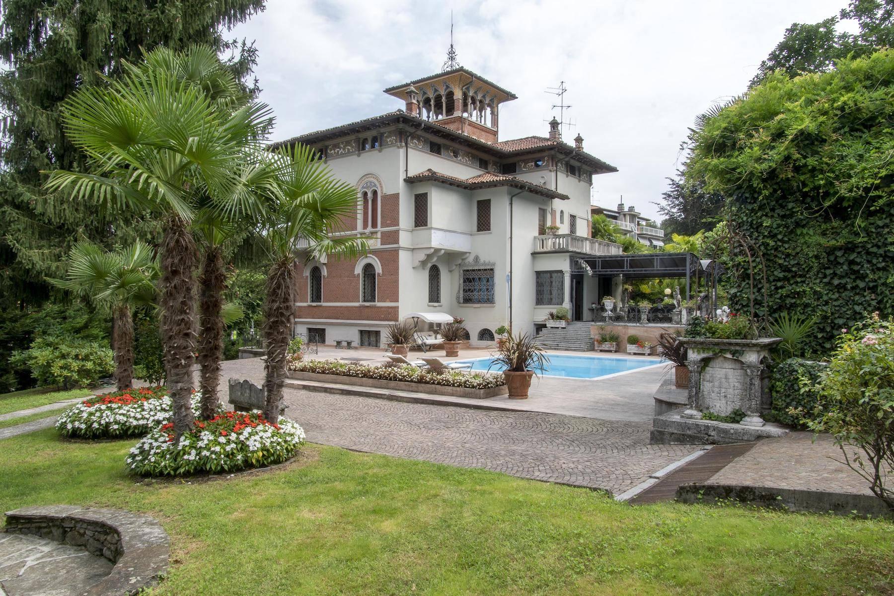 Majestic period villa with swimming pool and tower in the heart of Stresa - 10
