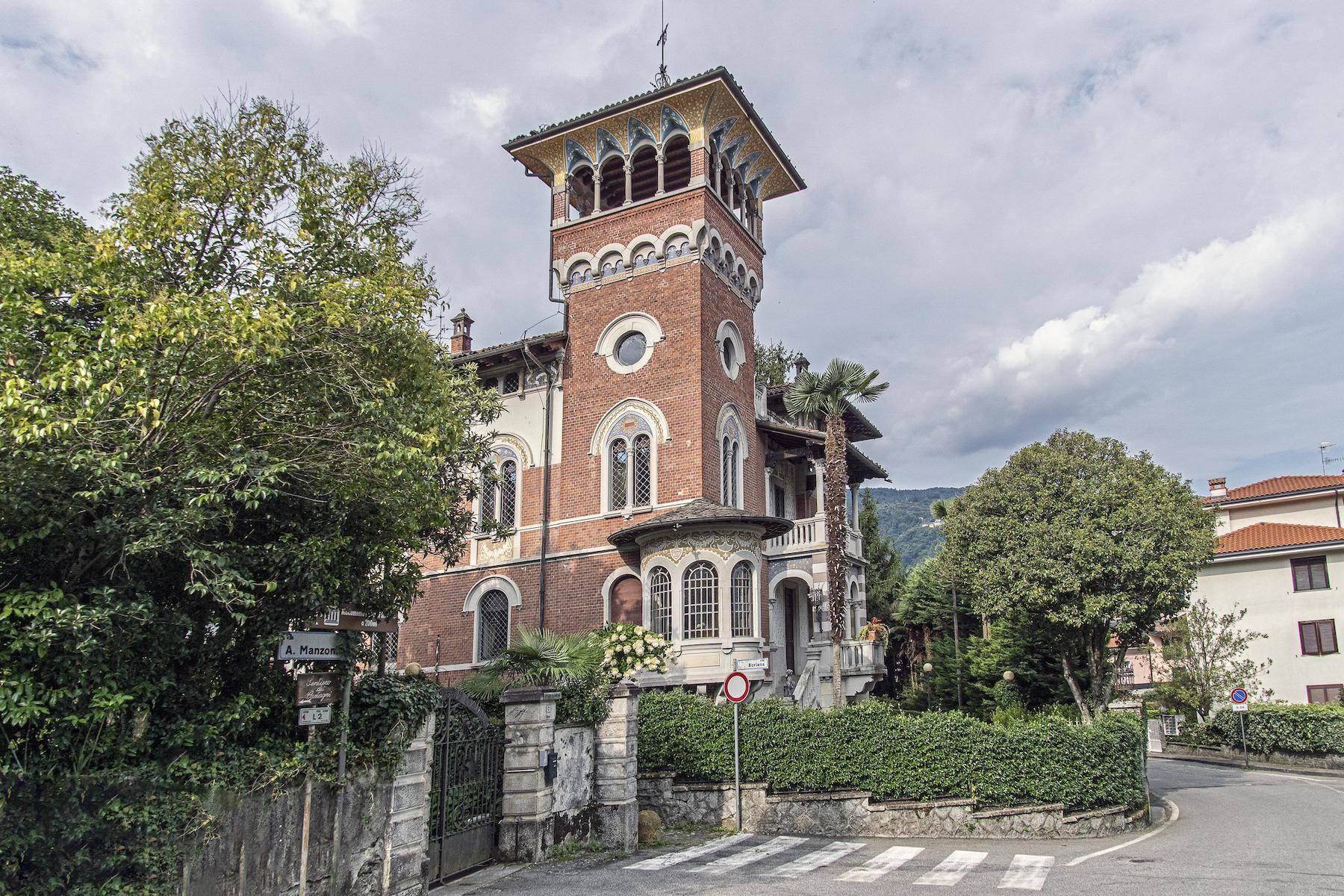 Majestic period villa with swimming pool and tower in the heart of Stresa - 6