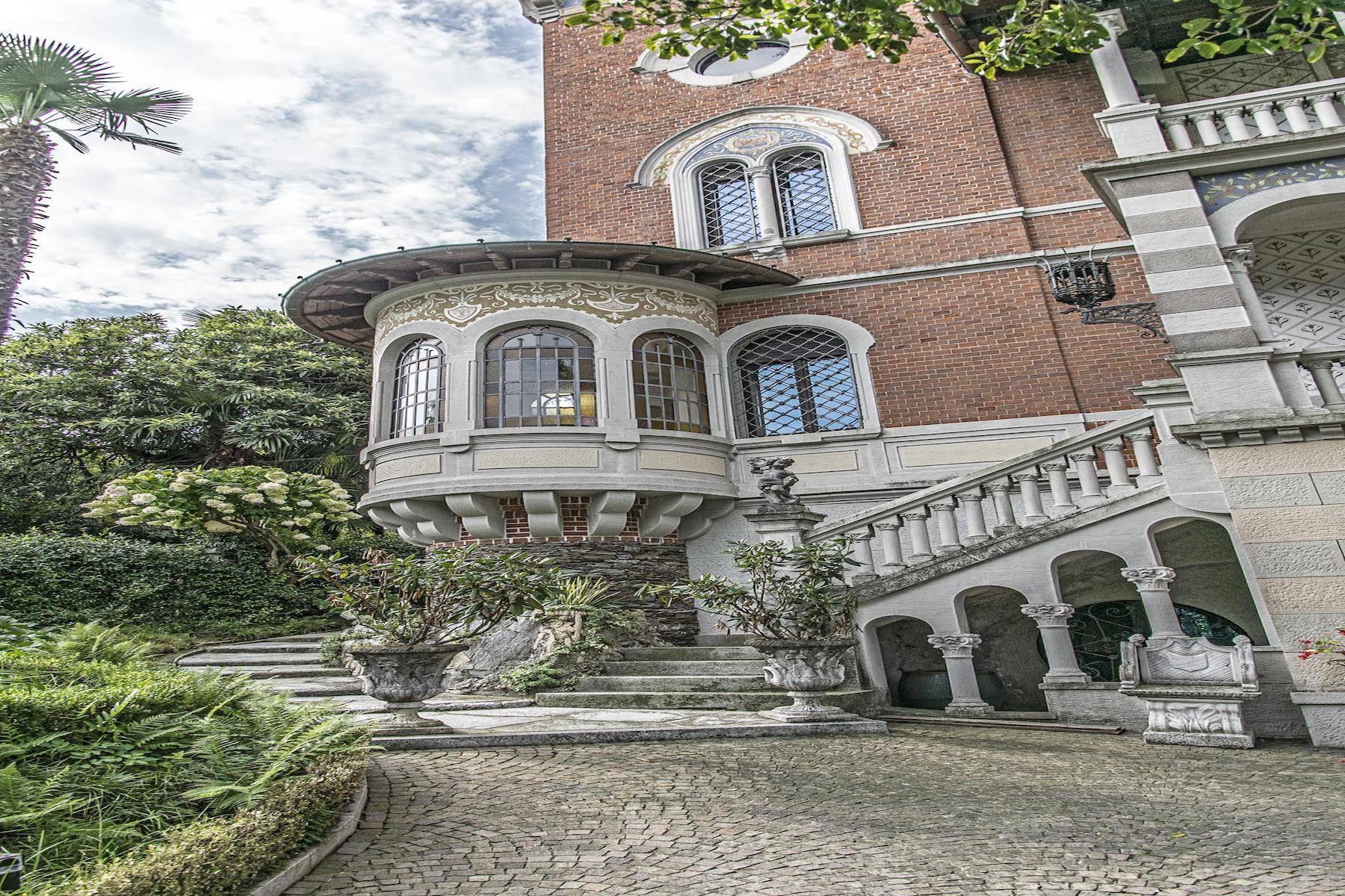 Majestic period villa with swimming pool and tower in the heart of Stresa - 39