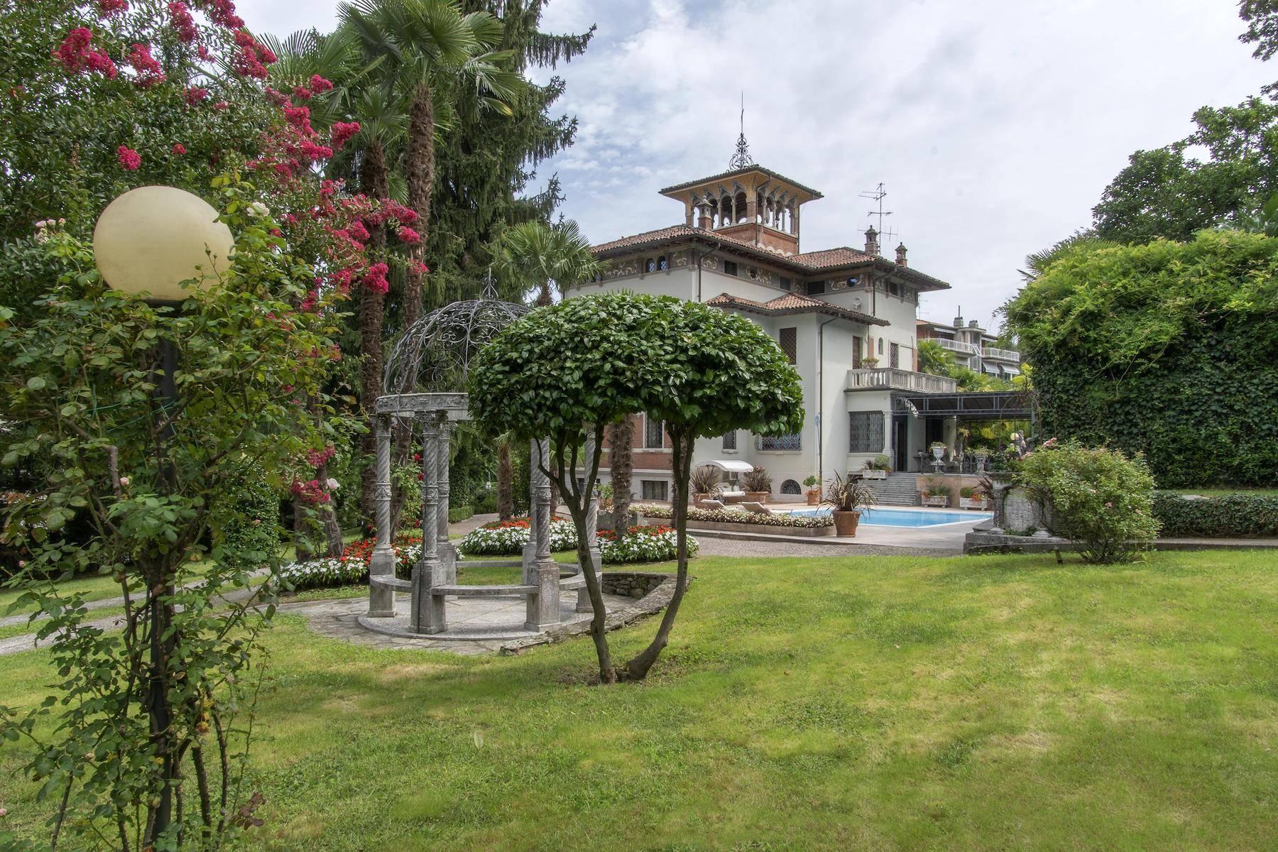 Majestic period villa with swimming pool and tower in the heart of Stresa - 9