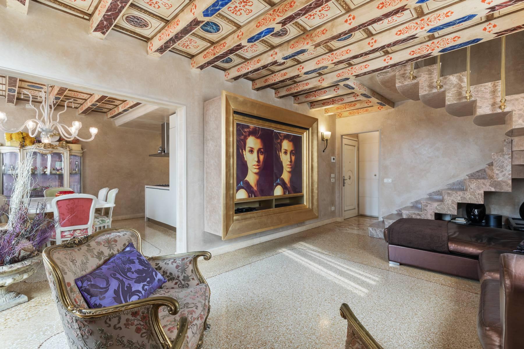 Elegant apartment in the heart of Verona on the corner of Via Mazzini and Piazza Erbe - 5