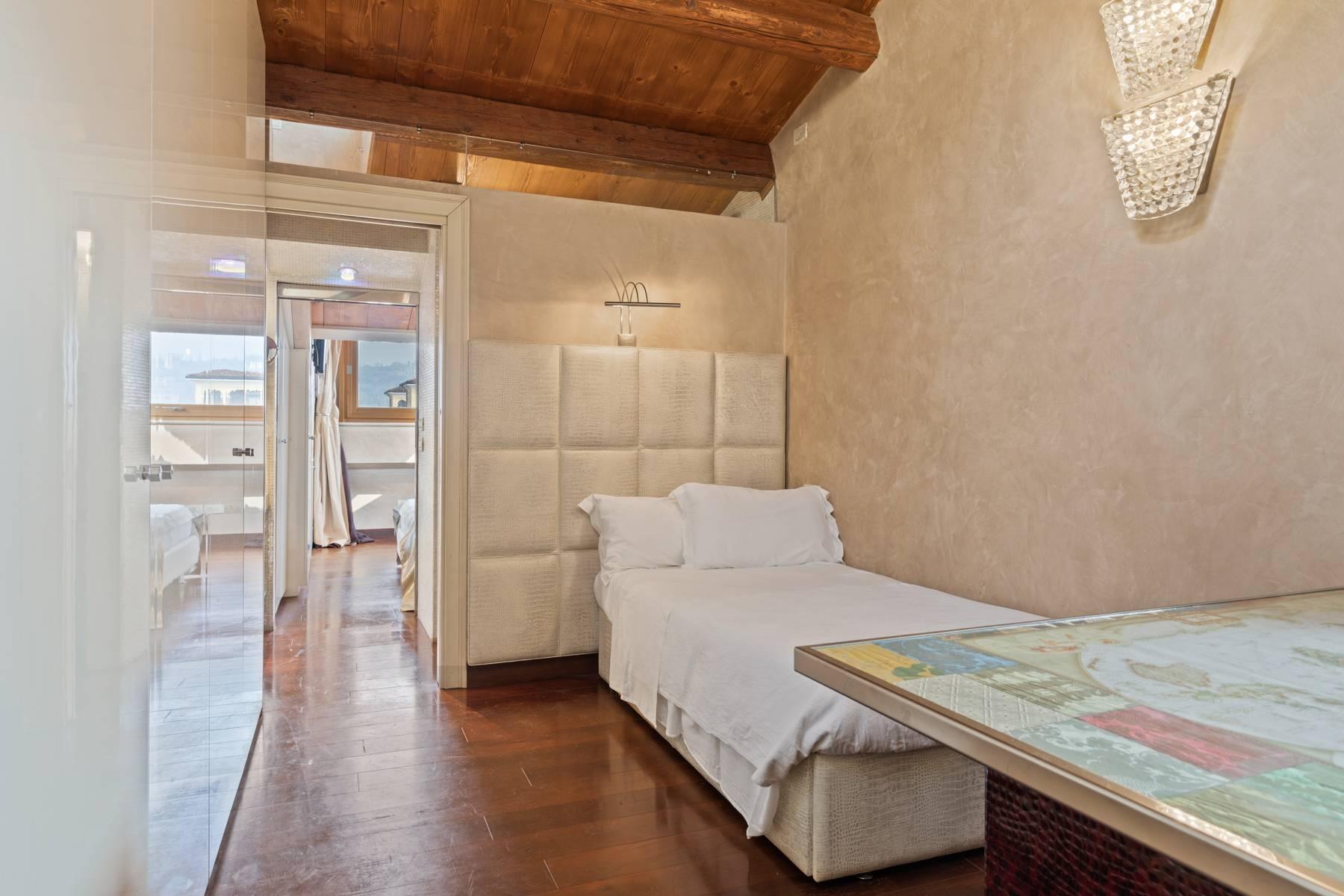 Elegante attico nel cuore di Verona all'angolo di Via Mazzini e Piazza Erbe - 14