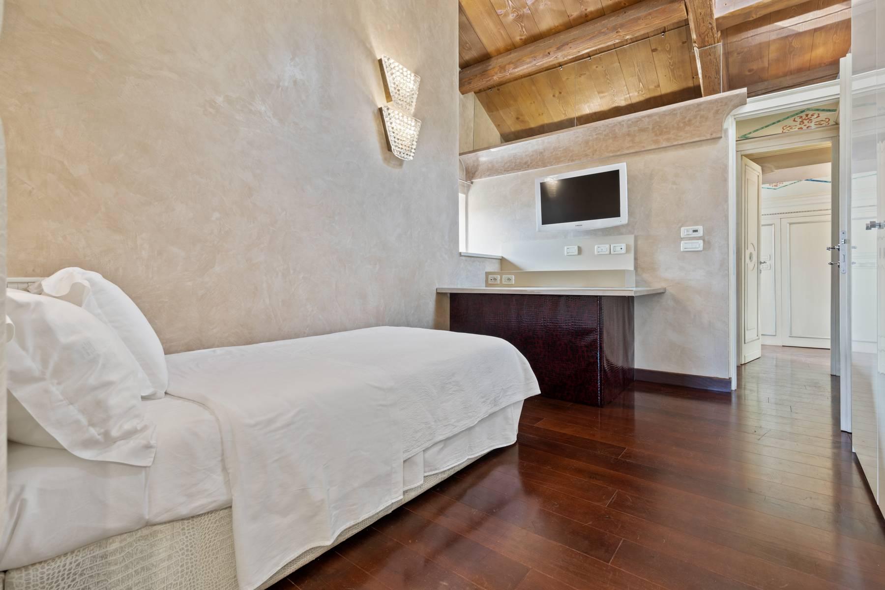 Elegante attico nel cuore di Verona all'angolo di Via Mazzini e Piazza Erbe - 21