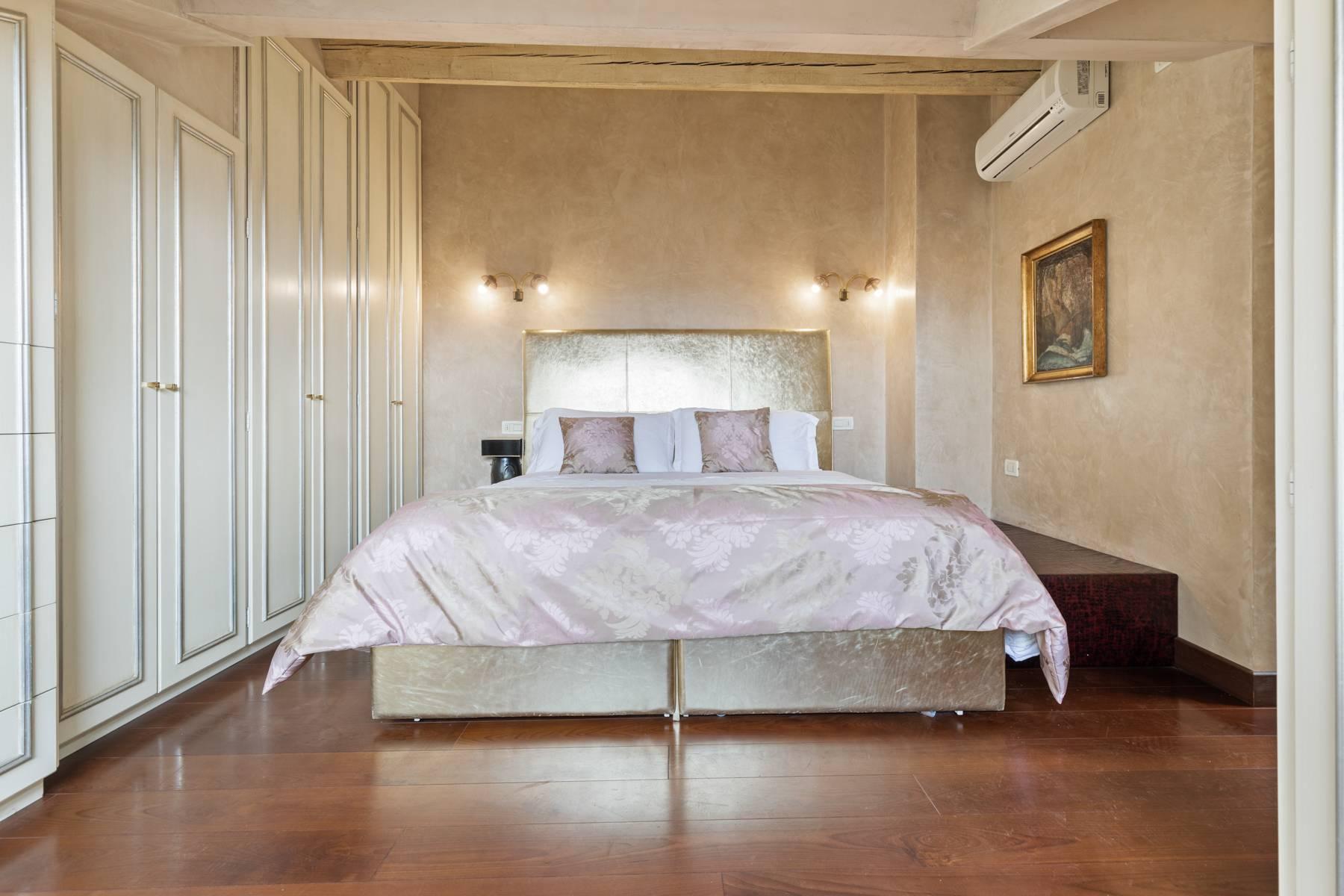 Elegante attico nel cuore di Verona all'angolo di Via Mazzini e Piazza Erbe - 8