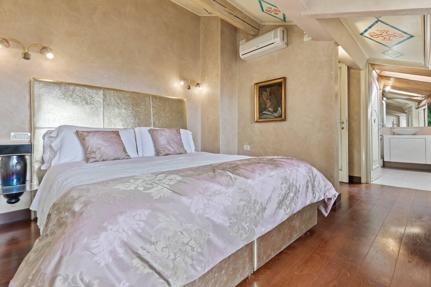 Elegant apartment in the heart of Verona on the corner of Via Mazzini and Piazza Erbe - 12