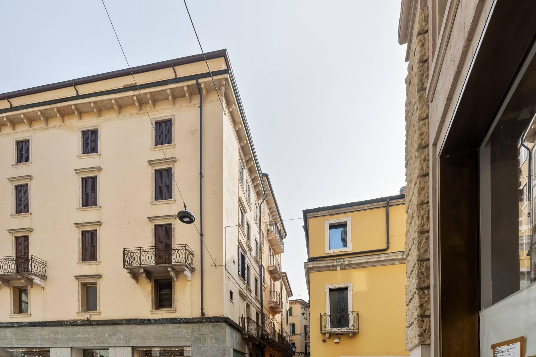 Elegante attico nel cuore di Verona all'angolo di Via Mazzini e Piazza Erbe - 24