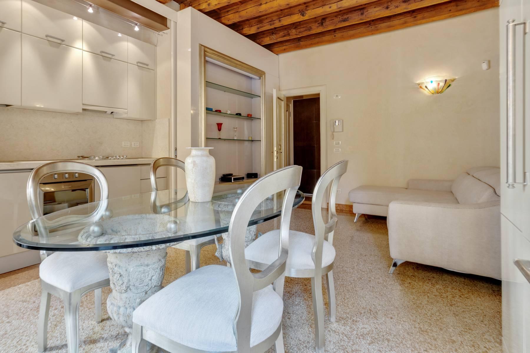 Sofisticato appartamento in elegante palazzo a pochi passi da piazza delle Erbe - 3