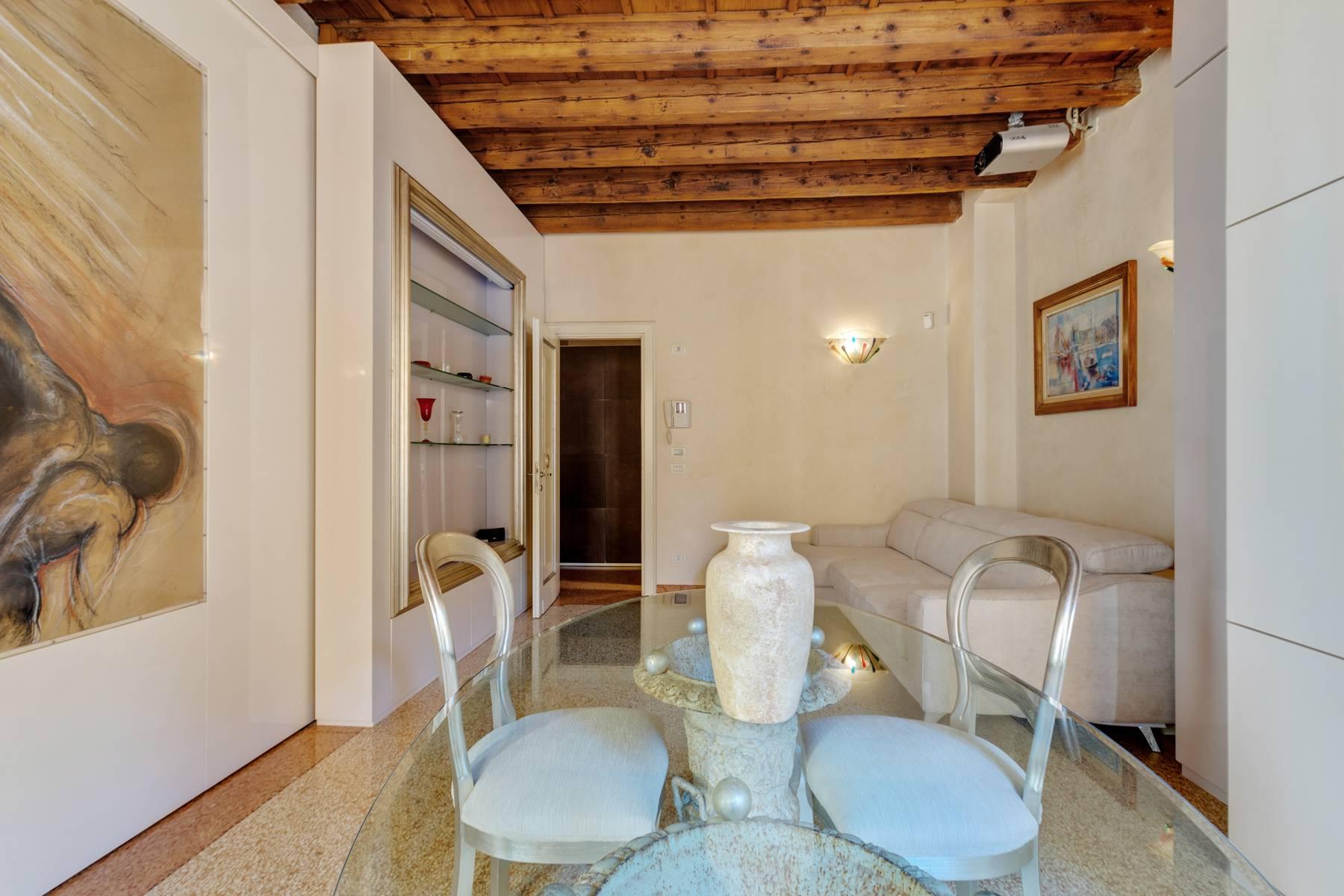 Exquisite apartment just few steps away from Piazza delle Erbe - 18