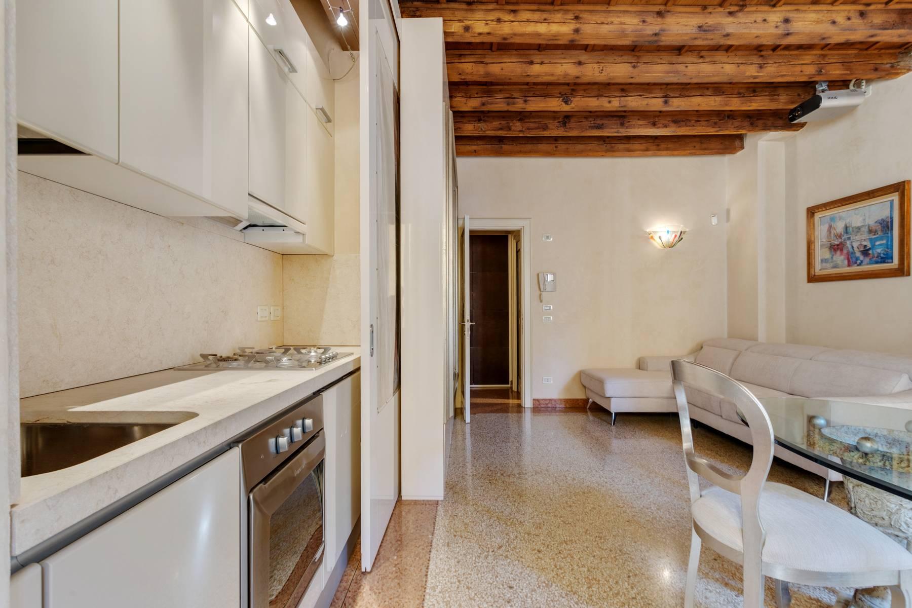 Sofisticato appartamento in elegante palazzo a pochi passi da piazza delle Erbe - 7