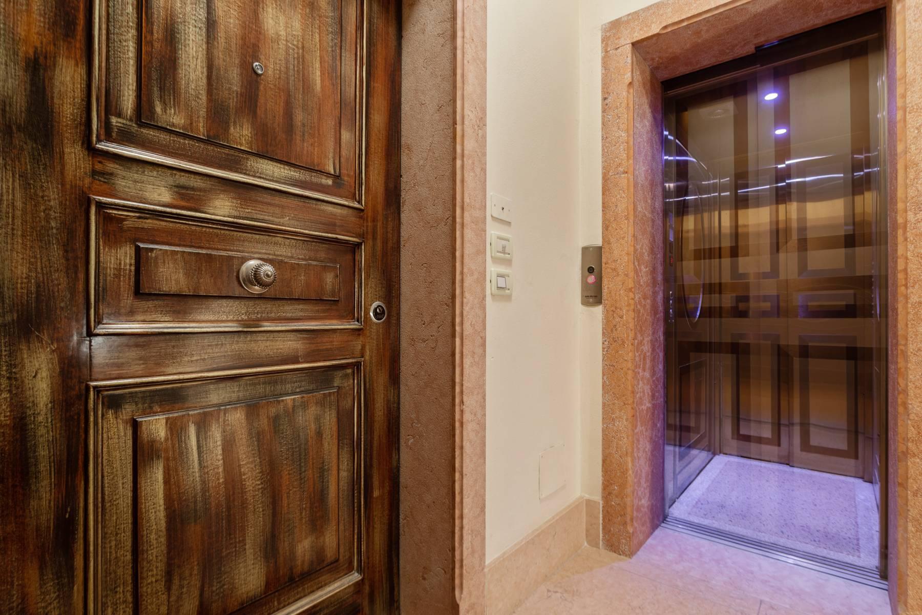 Exquisite apartment just few steps away from Piazza delle Erbe - 15