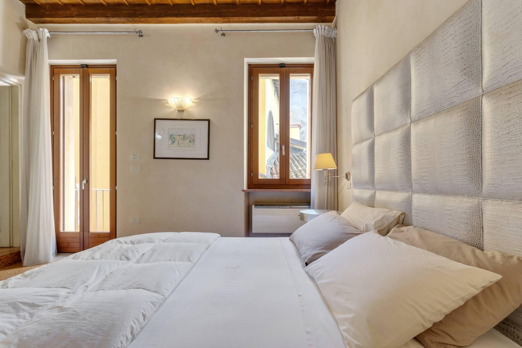 Exquisite apartment just few steps away from Piazza delle Erbe - 11