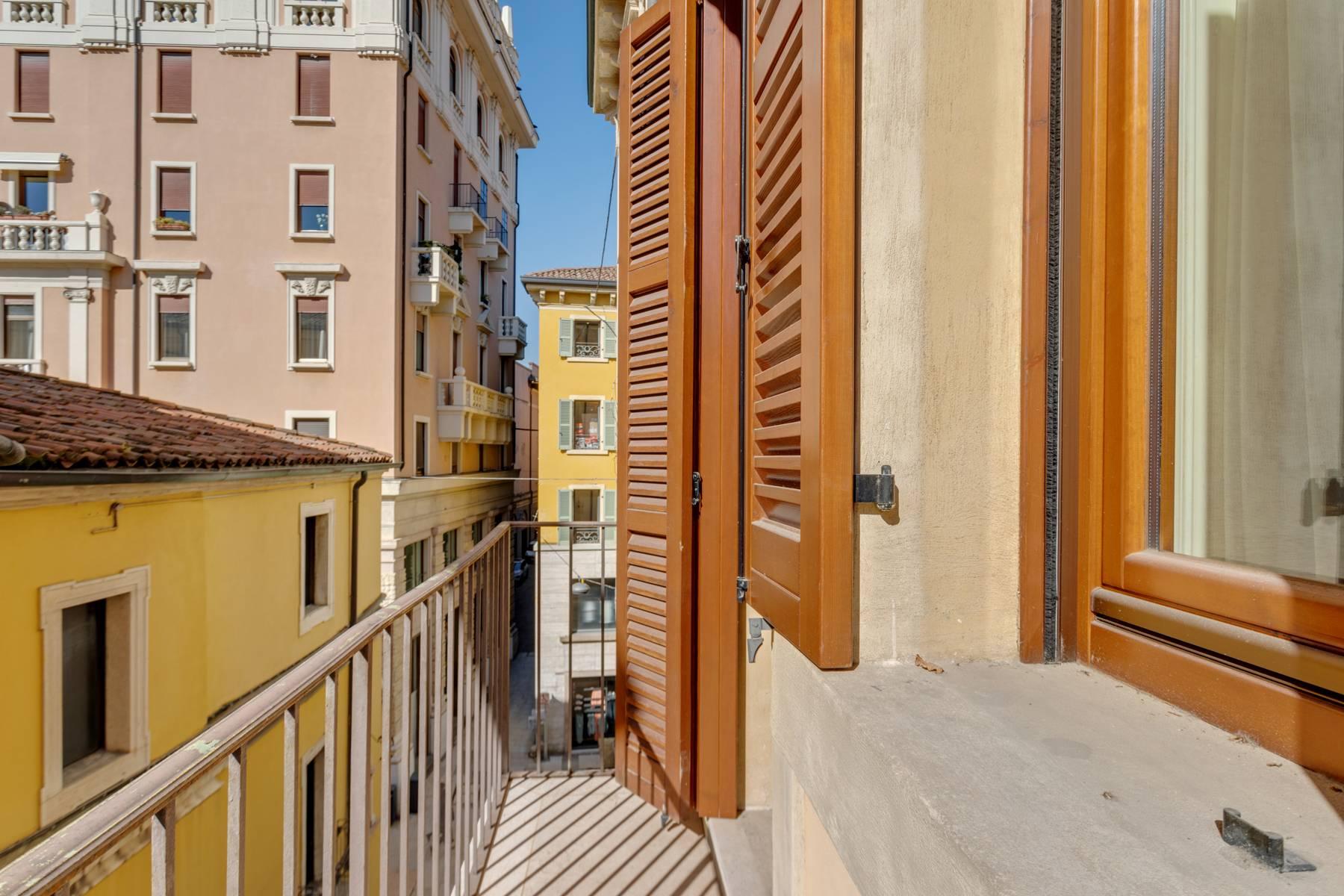 Sofisticato appartamento in elegante palazzo a pochi passi da piazza delle Erbe - 9