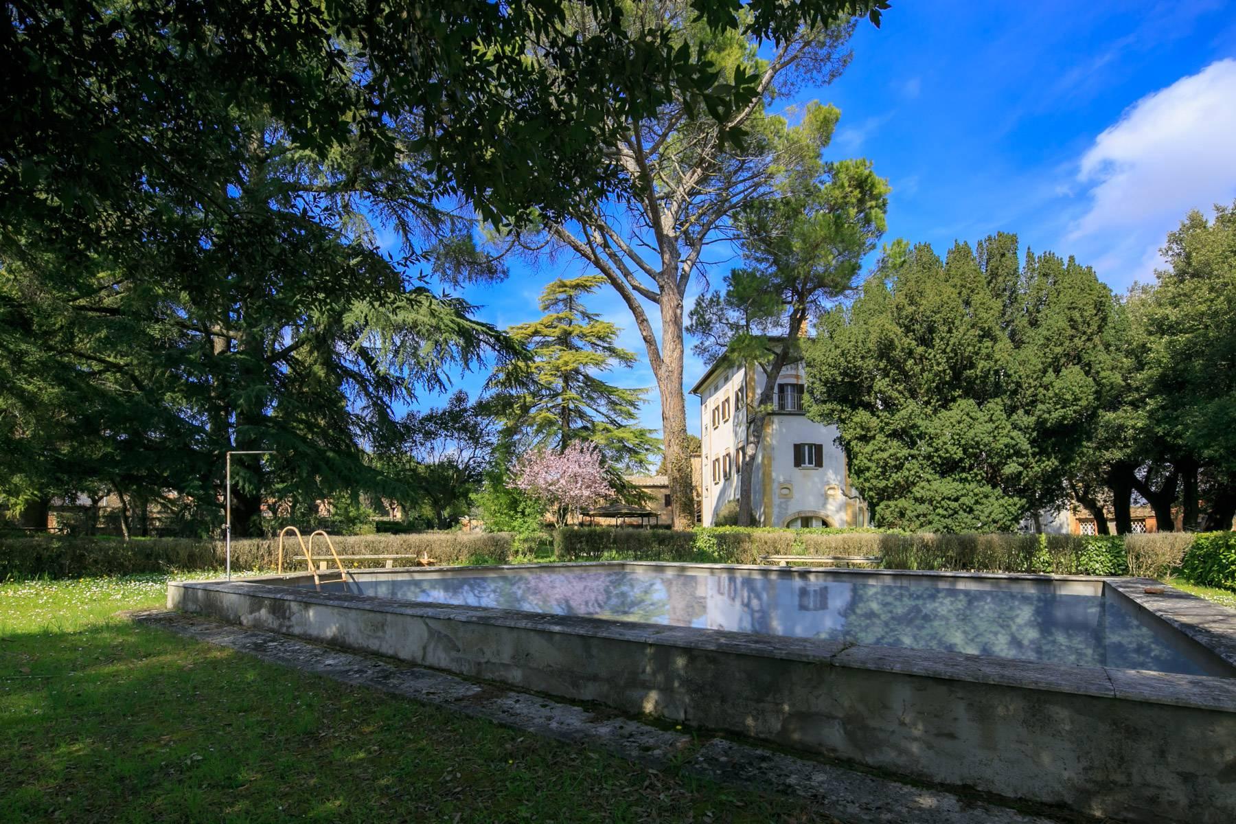 Prächtige historische Villa mit neoklassizistischer Kapelle und Park - 38
