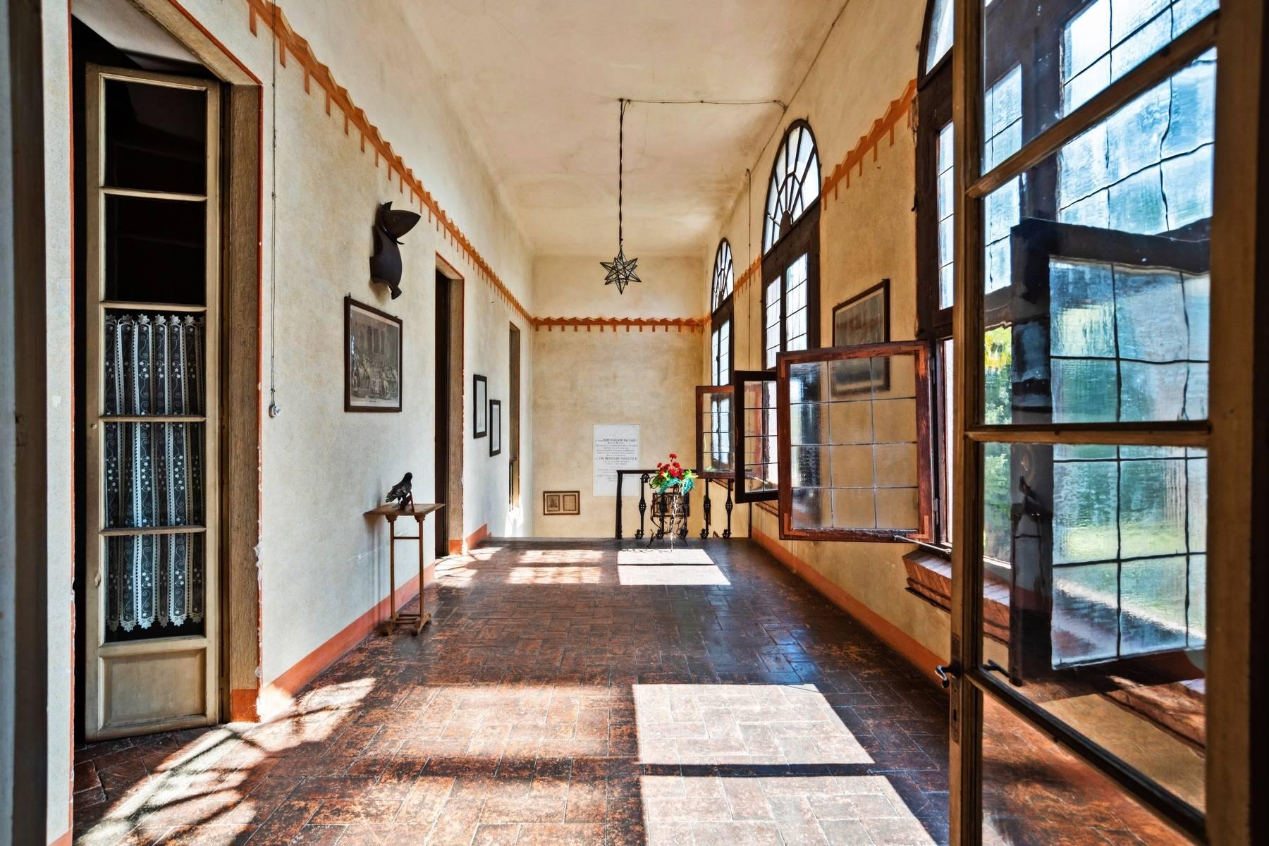 Historische Villa auf den Moränenhügeln in der Nähe des Gardasees - 4