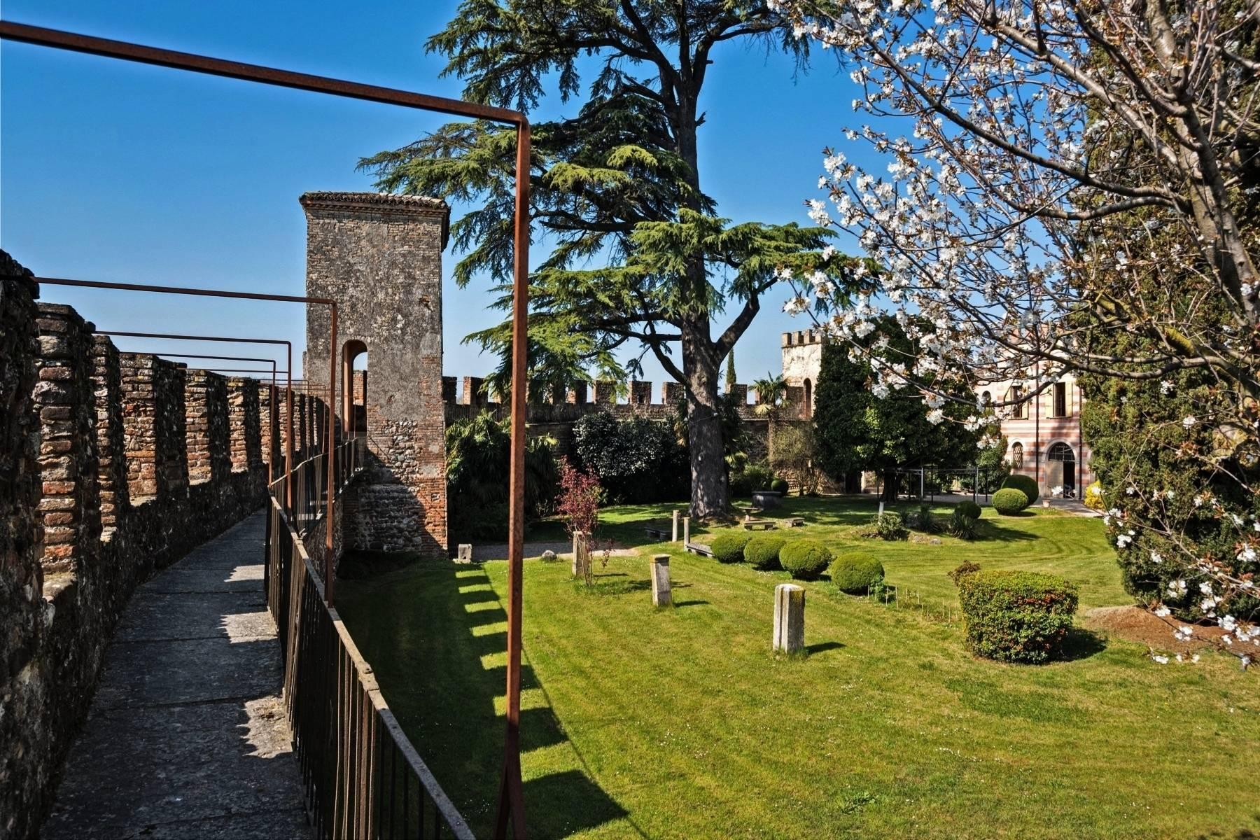 Historische Villa auf den Moränenhügeln in der Nähe des Gardasees - 8