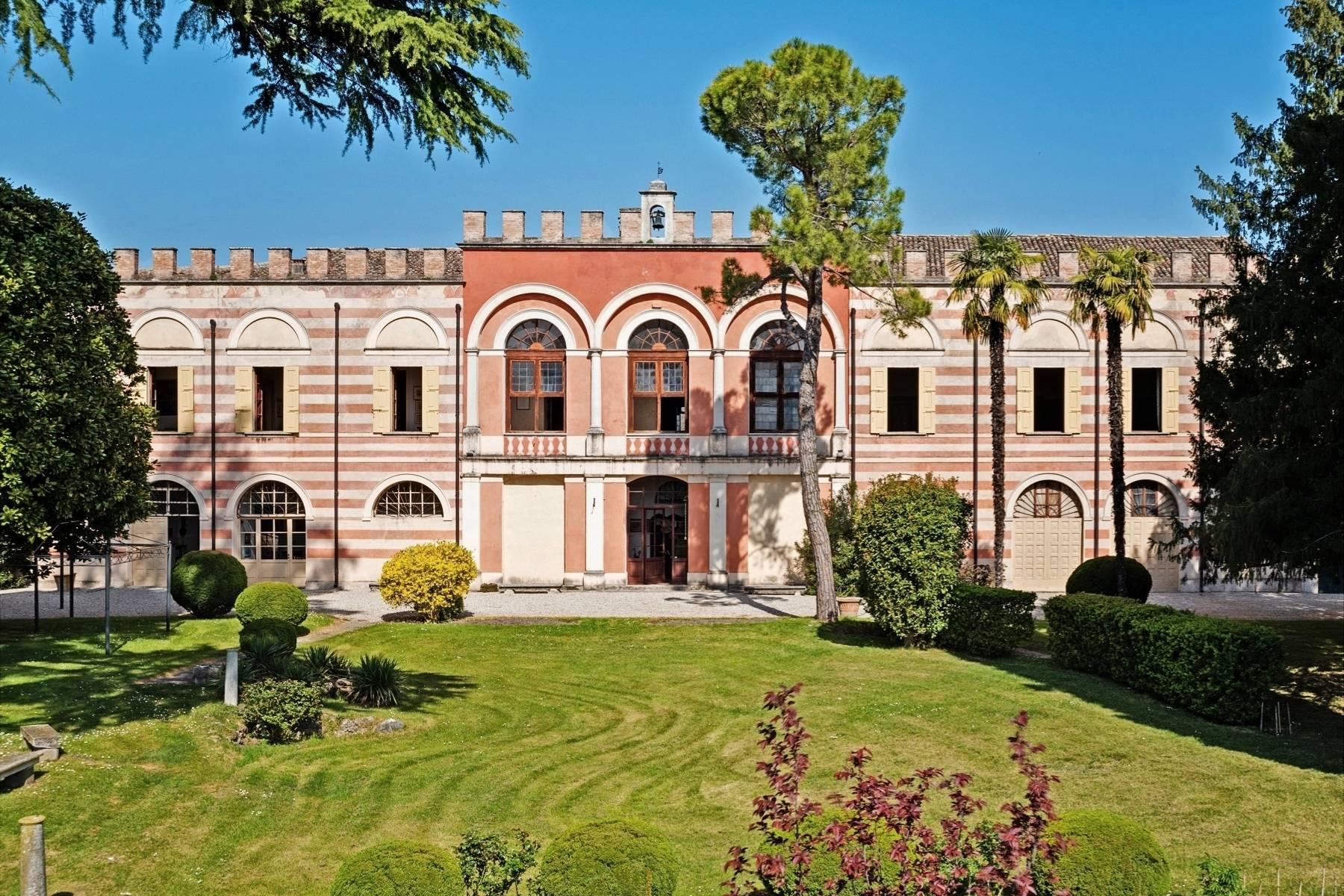 Historische Villa auf den Moränenhügeln in der Nähe des Gardasees - 21