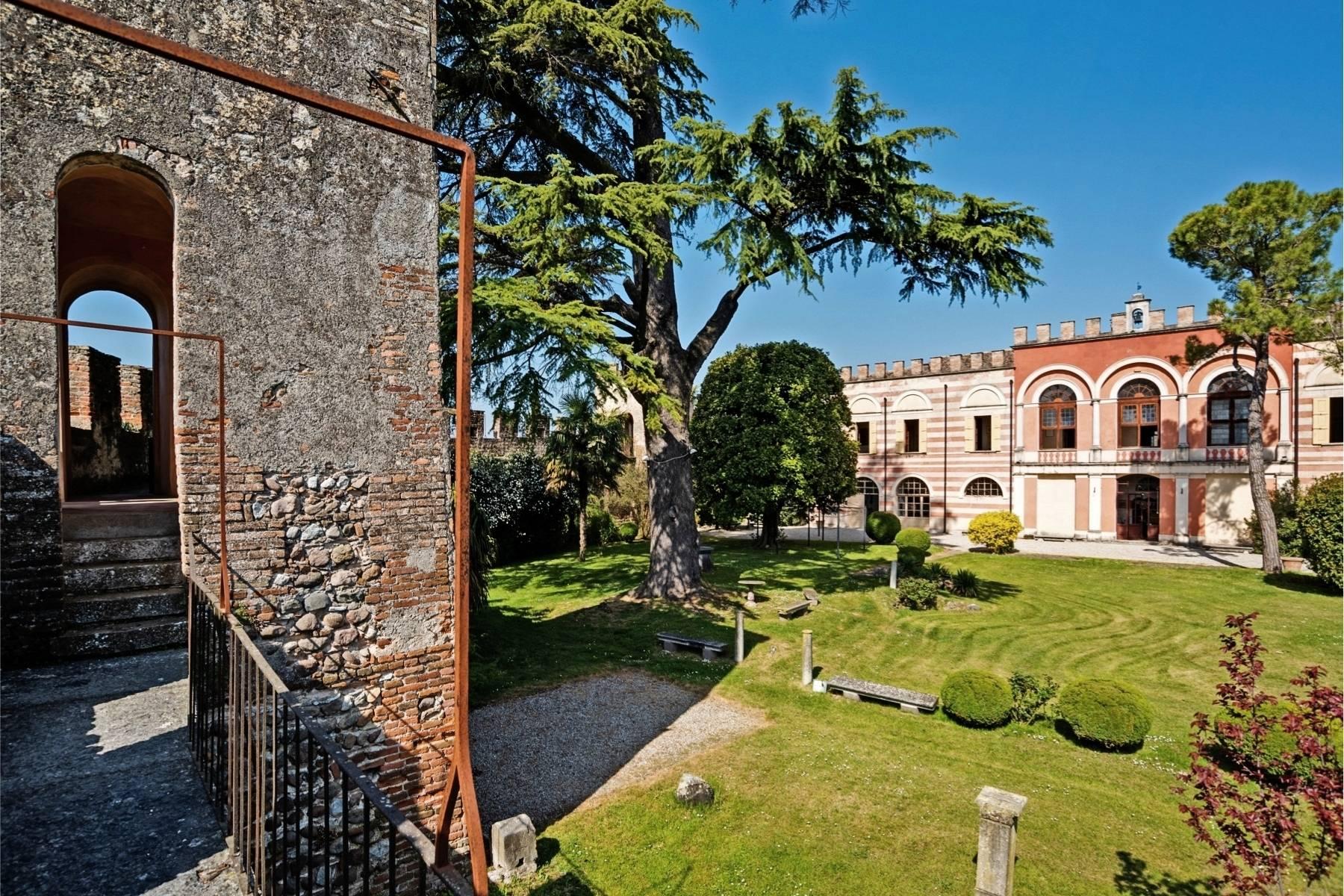 Historische Villa auf den Moränenhügeln in der Nähe des Gardasees - 2