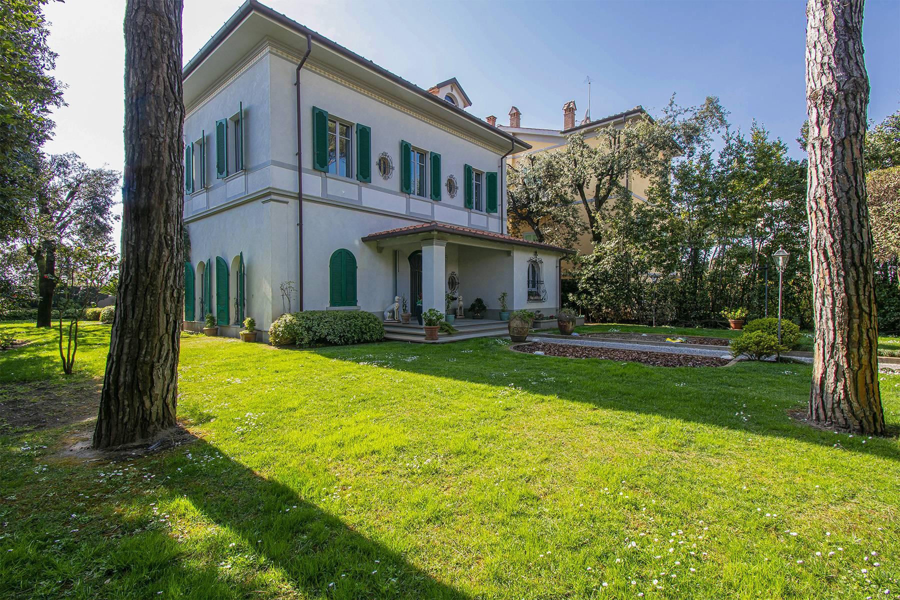 Charming Villa with dependance in Forte dei Marmi - 1