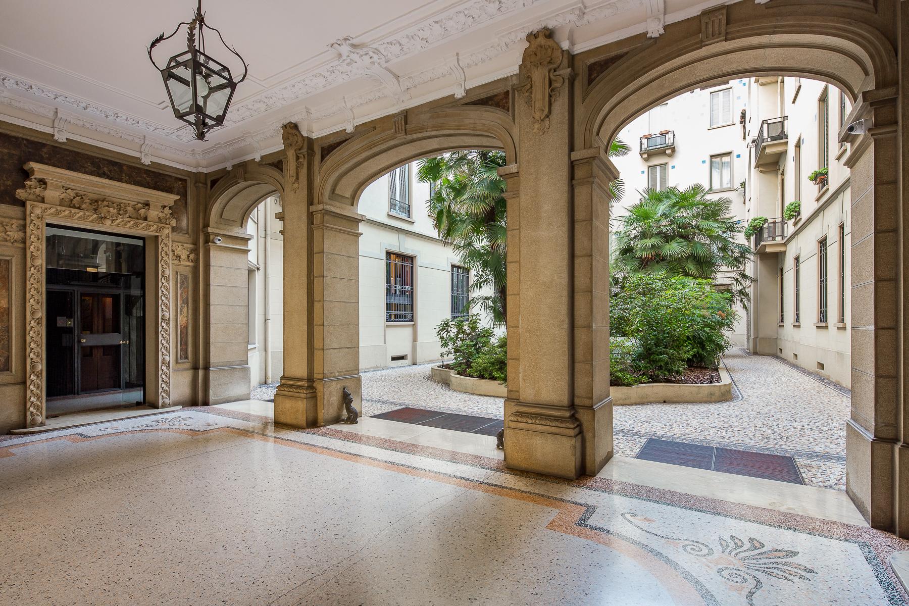 Charming penthouse with roof terrace in an elegant historic building - 22