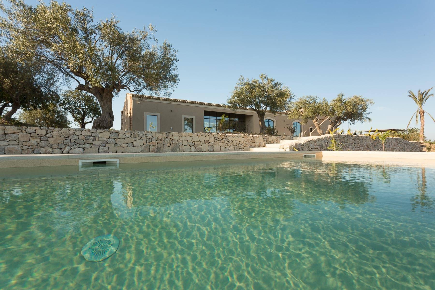 Elegantes Design-Bauernhod mit Pool im Val di Noto - 5