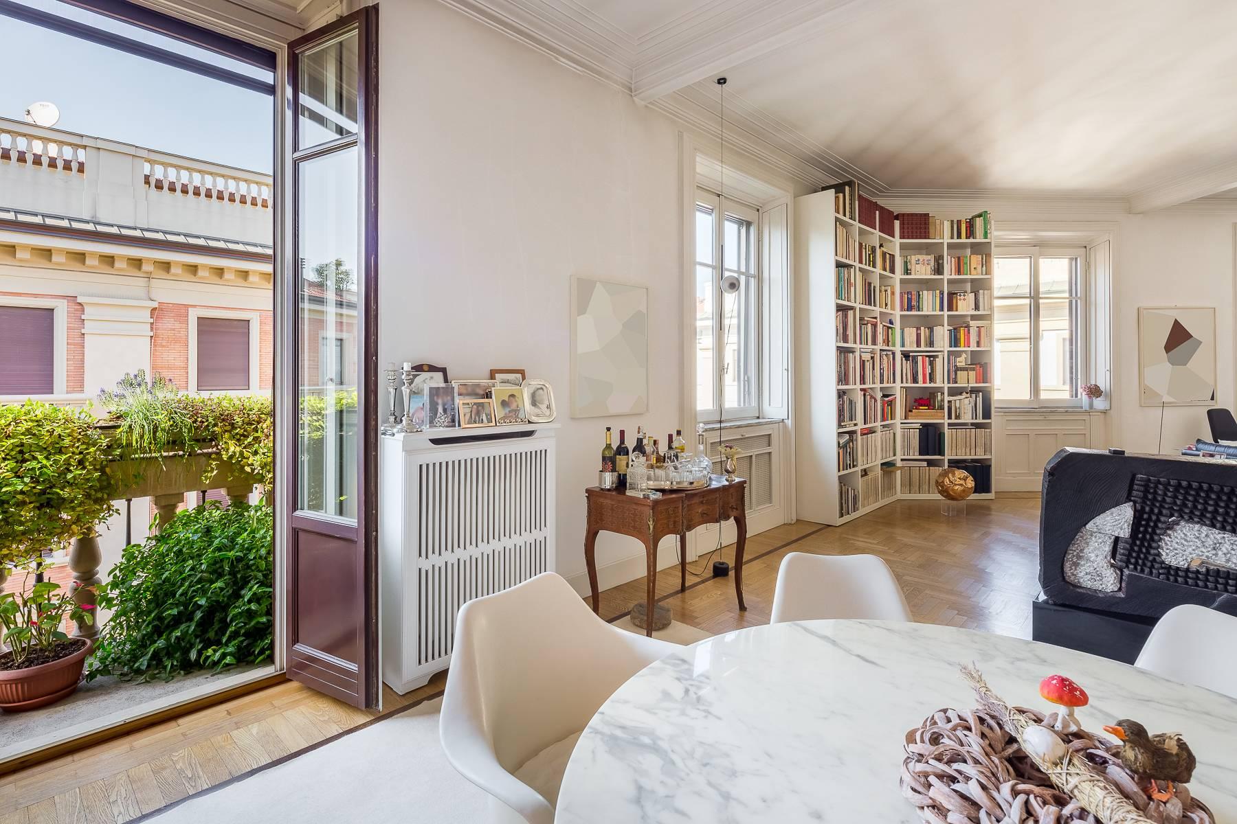 Exclusive 200-sqm apartment in bare ownership in a period building - 2