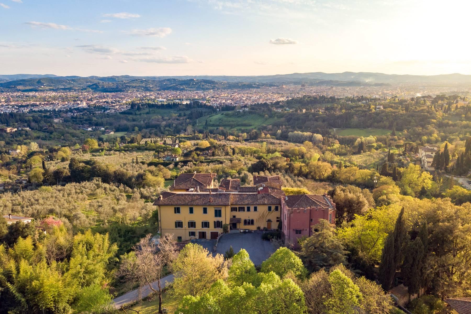 Grande villa storica a Fiesole con vista irripetibile su Firenze - 2