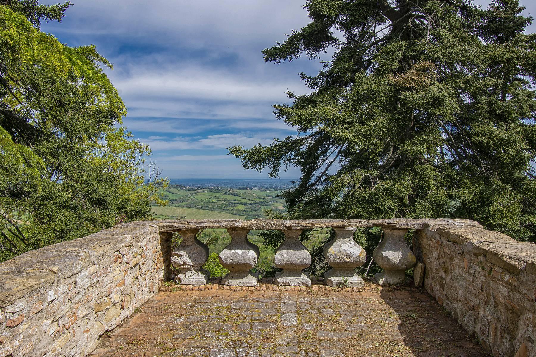 Magnifico castello del 1200 che domina l'antico villaggio di Monteleone - 33