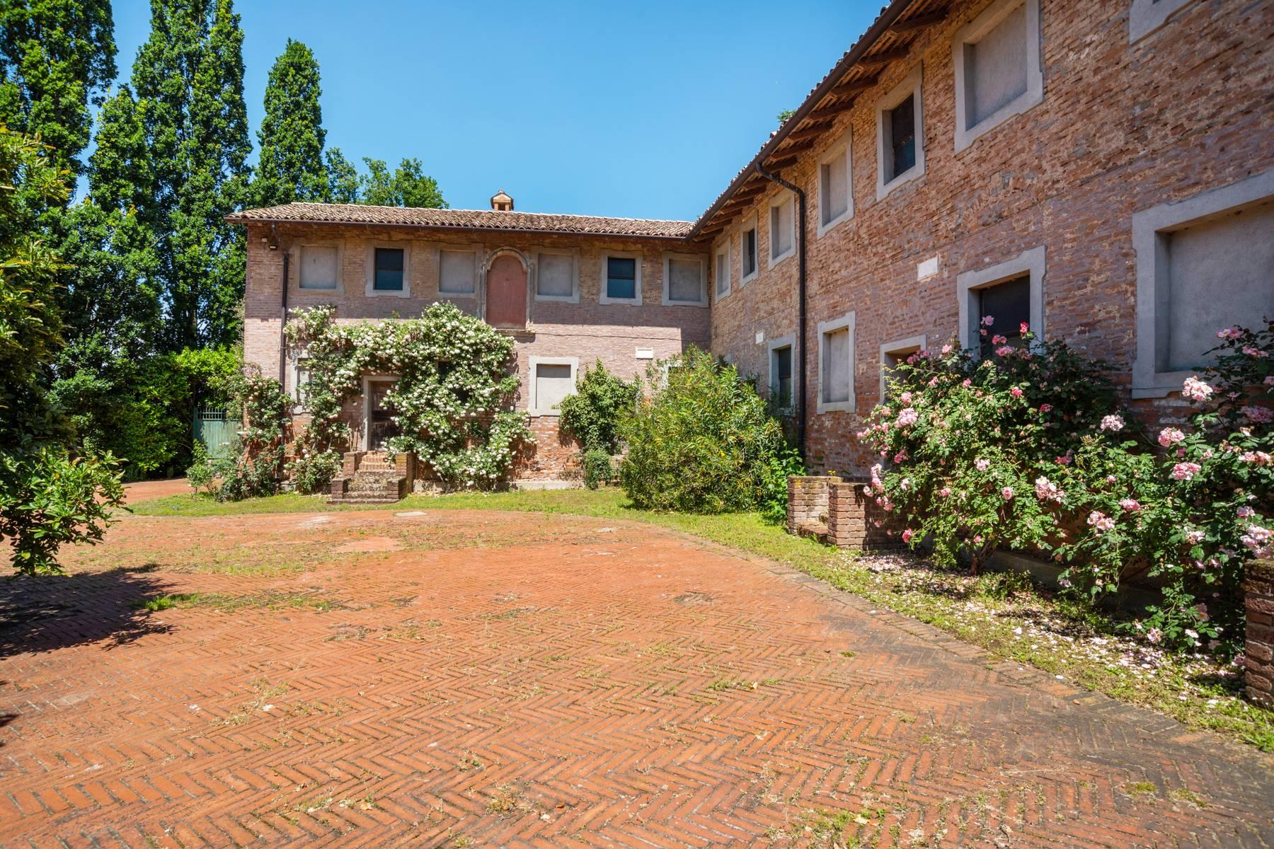 Magnificent property surrounded by greenery in Pavia - 9