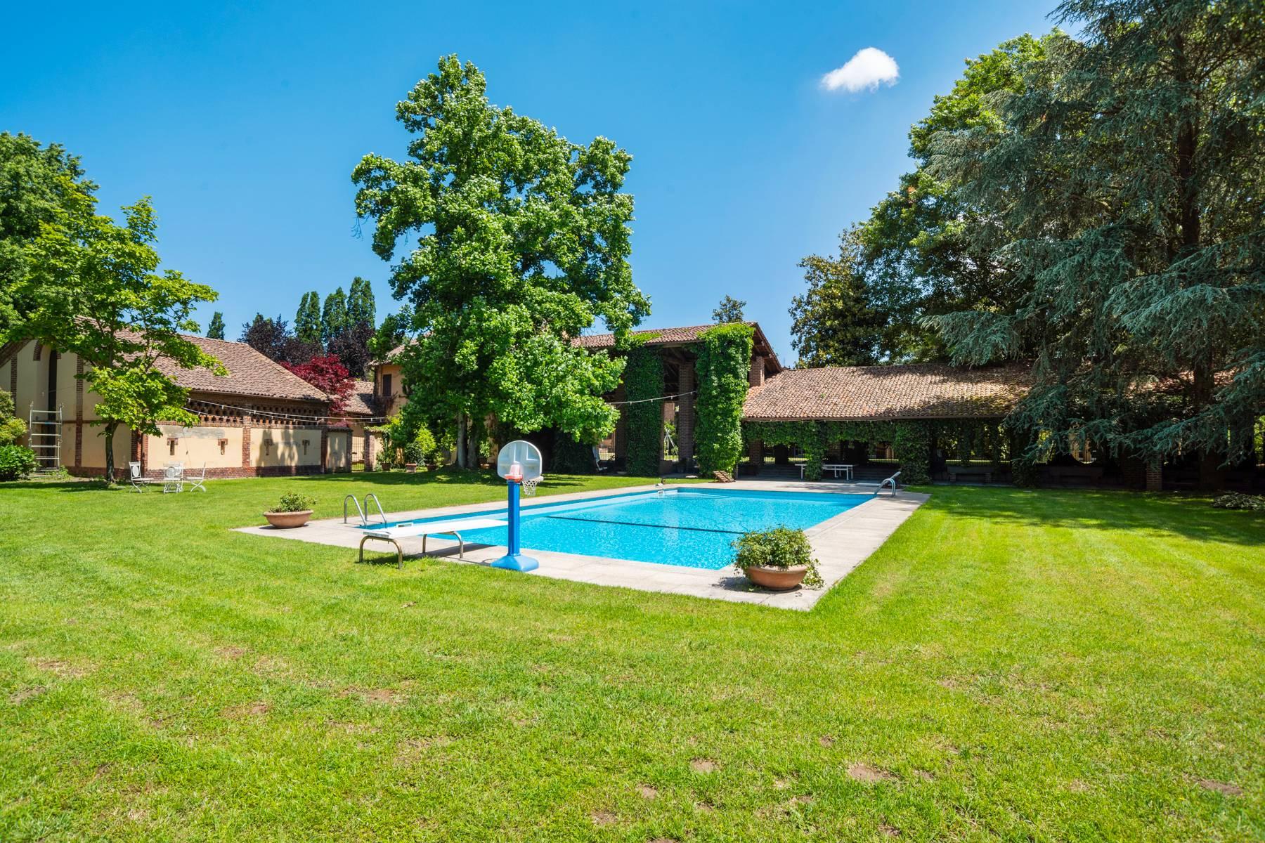 Magnificent property surrounded by greenery in Pavia - 12