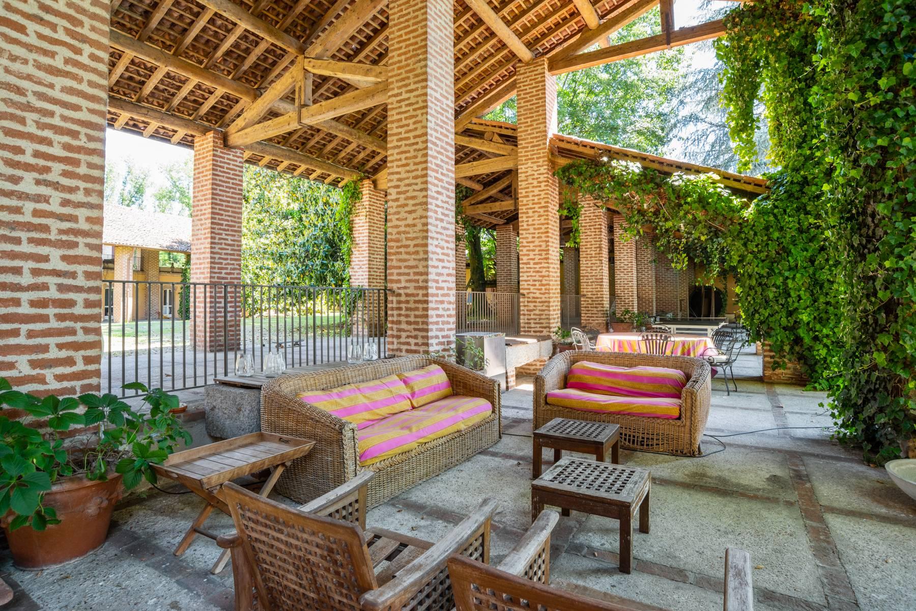Magnificent property surrounded by greenery in Pavia - 30