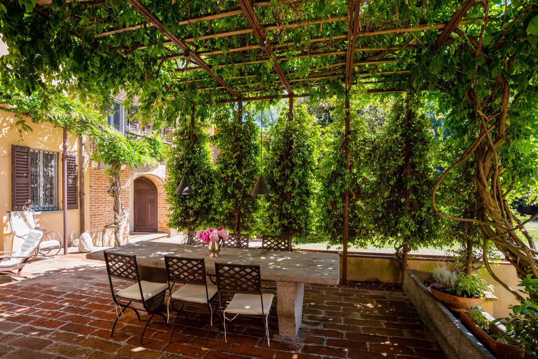 Magnificent property surrounded by greenery in Pavia - 4