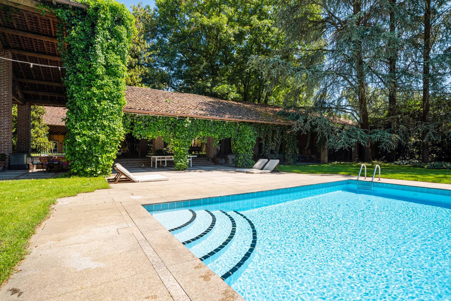 Magnificent property surrounded by greenery in Pavia - 9