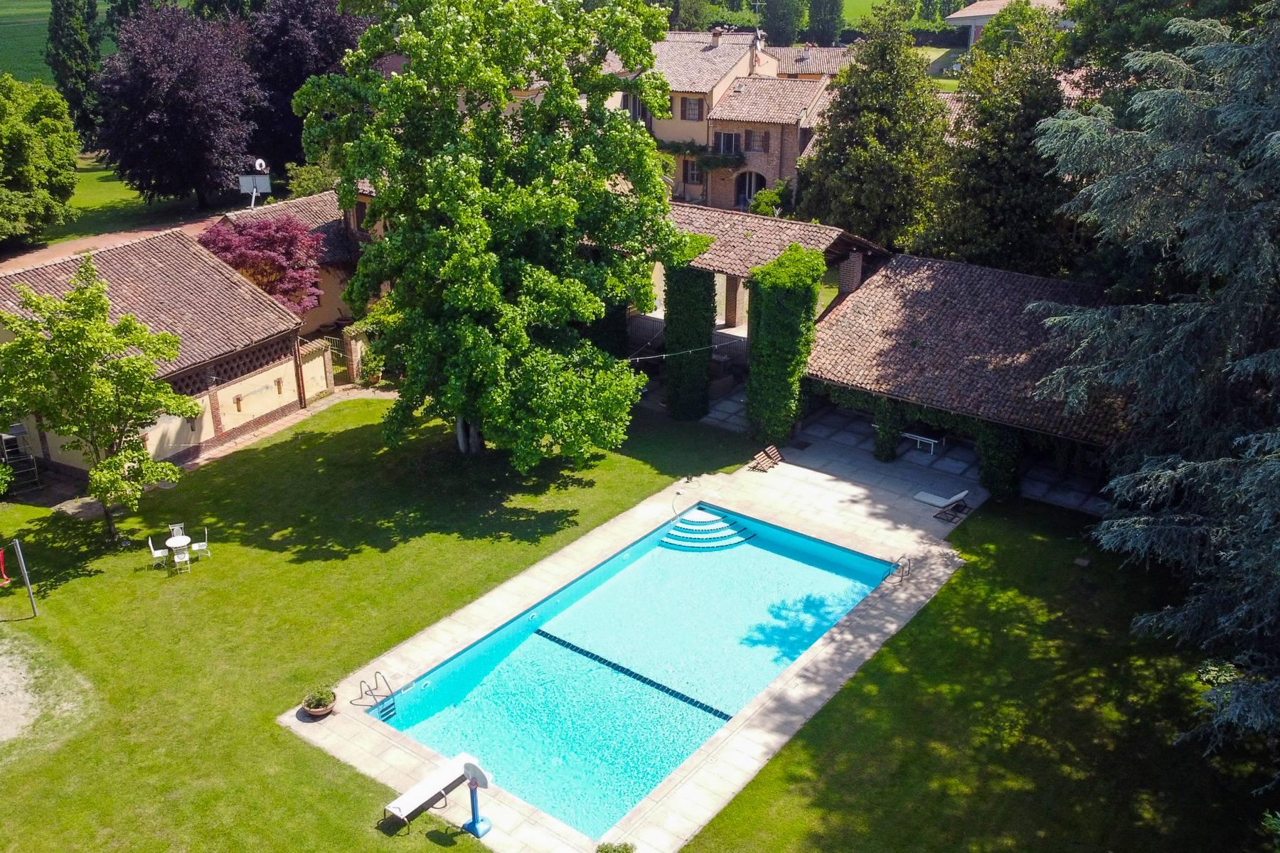 Magnificent property surrounded by greenery in Pavia - 32