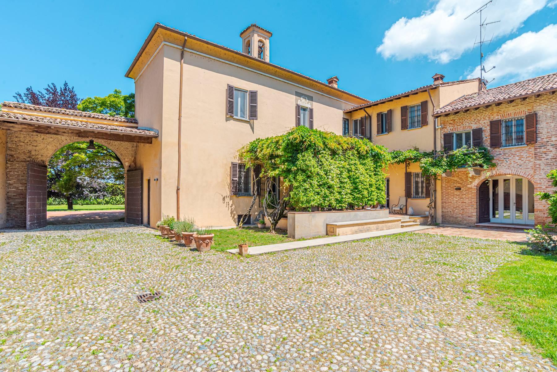 Magnificent property surrounded by greenery in Pavia - 1