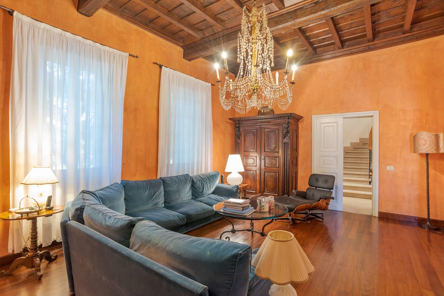 Magnificent property surrounded by greenery in Pavia - 19