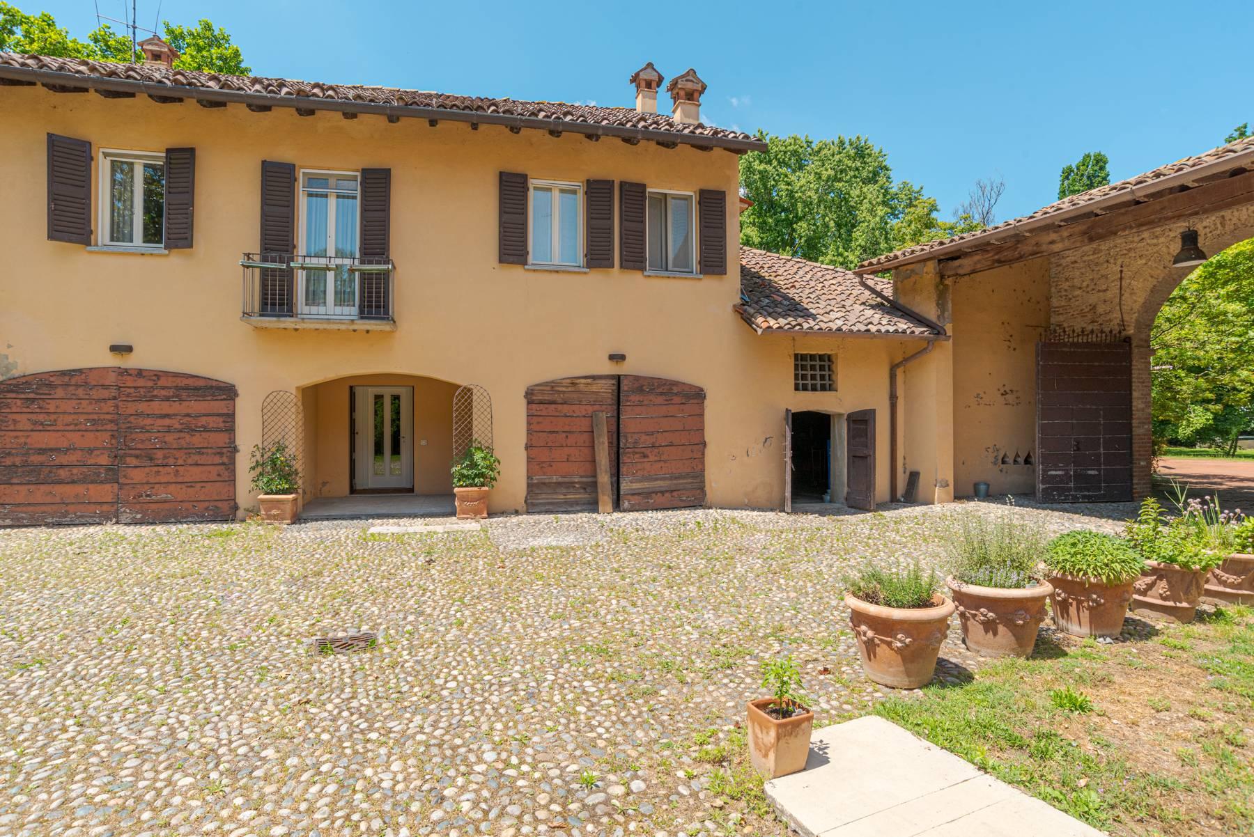 Magnificent property surrounded by greenery in Pavia - 24