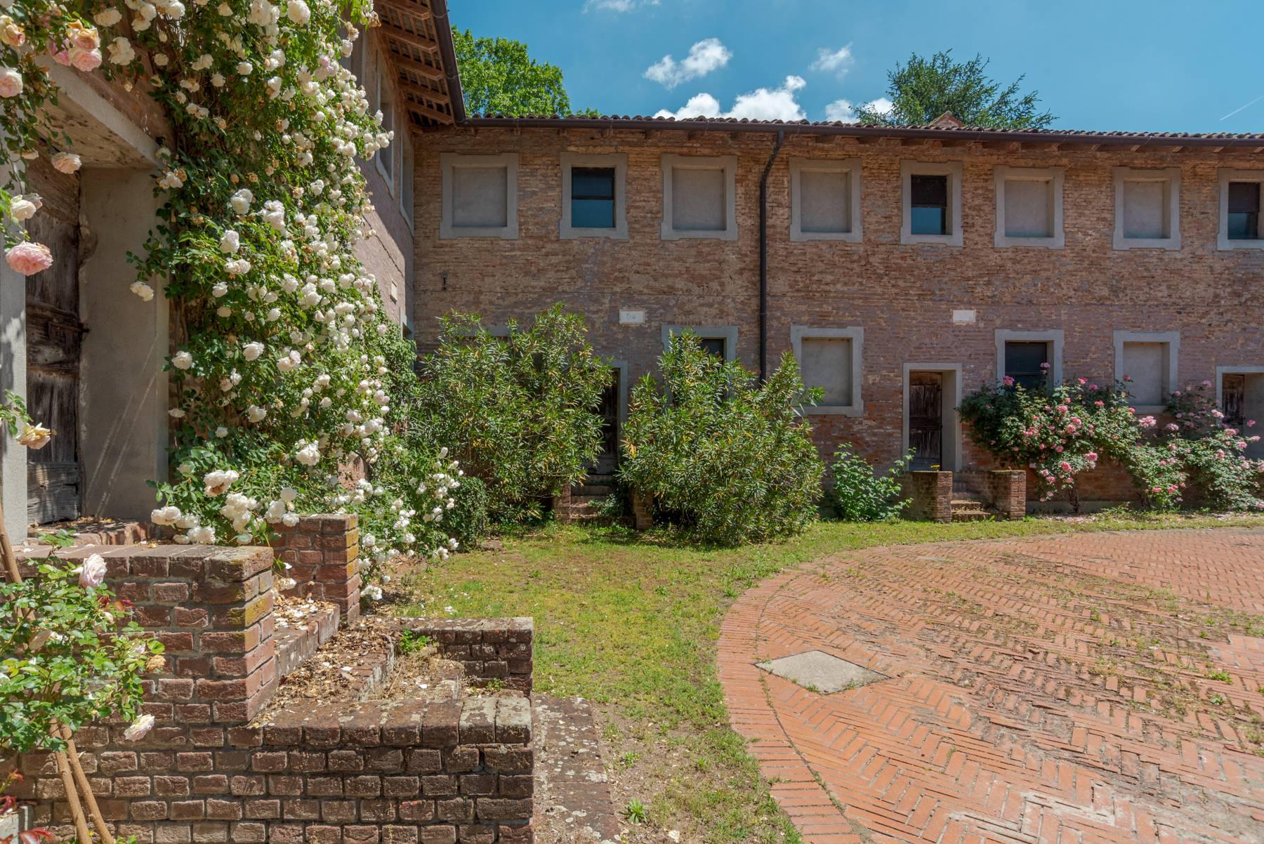 Magnificent property surrounded by greenery in Pavia - 21