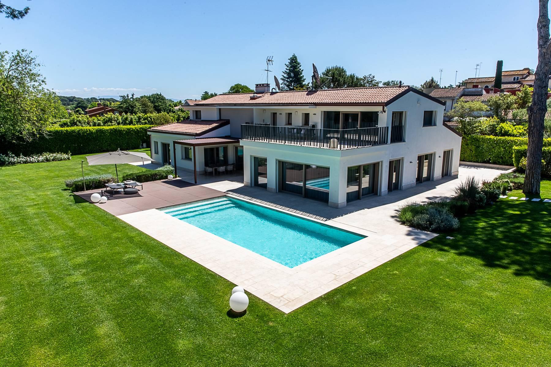 Stunning contemporary turn-key villa with swimming pool in Olgiata - 1