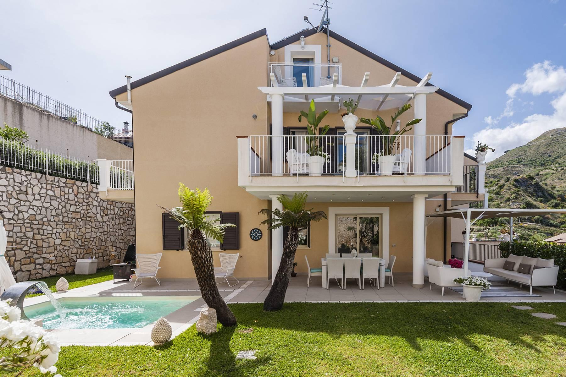 Villa moderna con piscina a Taormina - 13