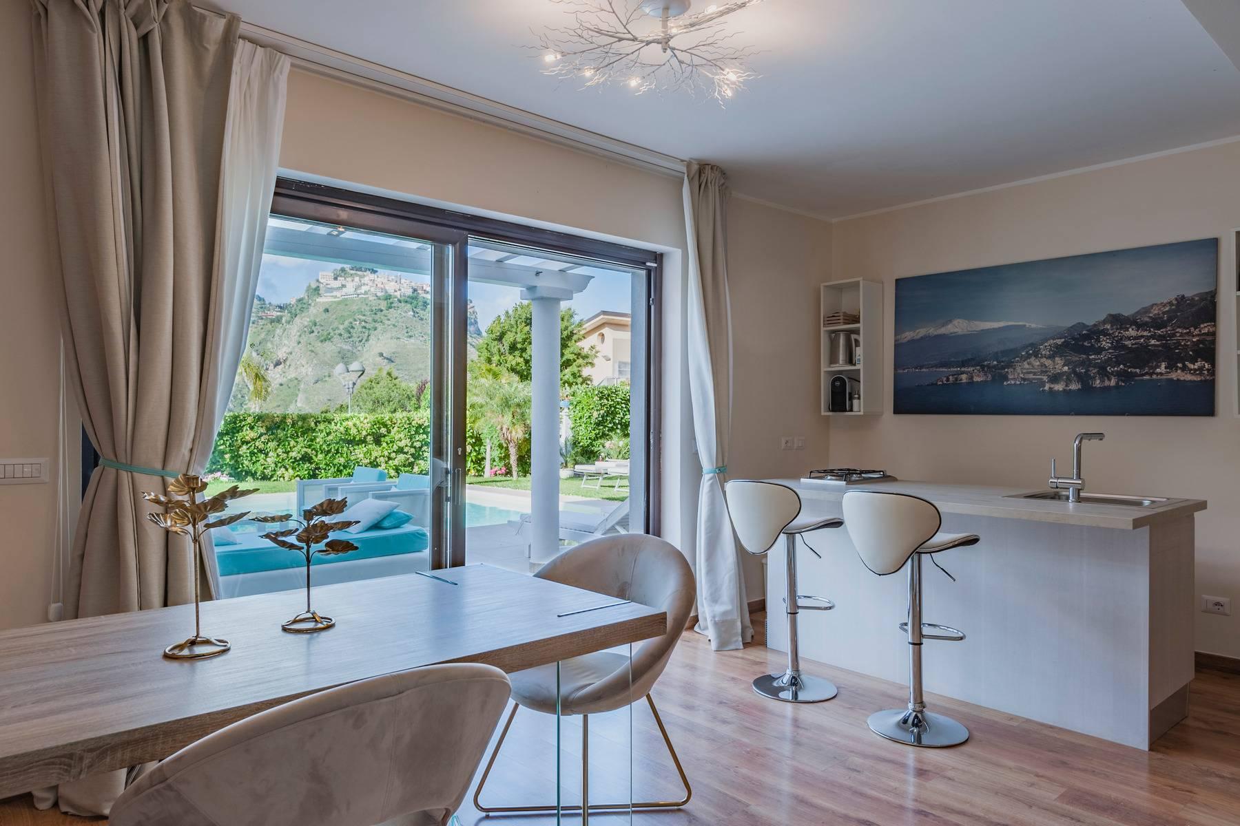 Moderne Villa mit Pool in Taormina - 8