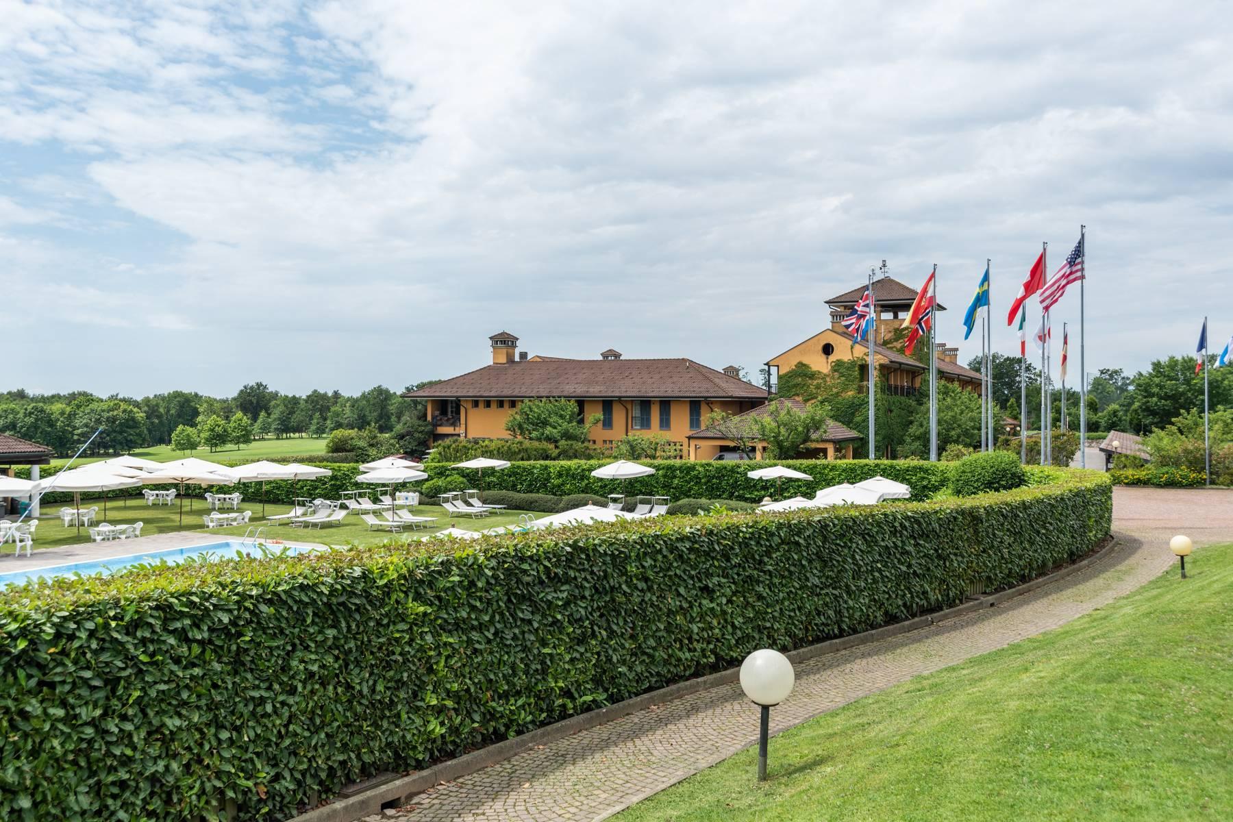 Elegant villa located within the golf club of Castelconturbia - 25