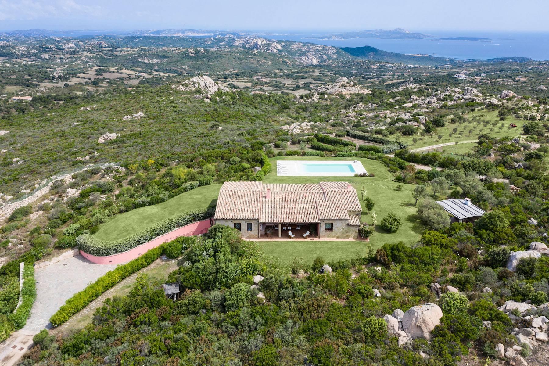 Incredible property of 3 hectares, just a few kilometers from the Costa Smeralda - 1
