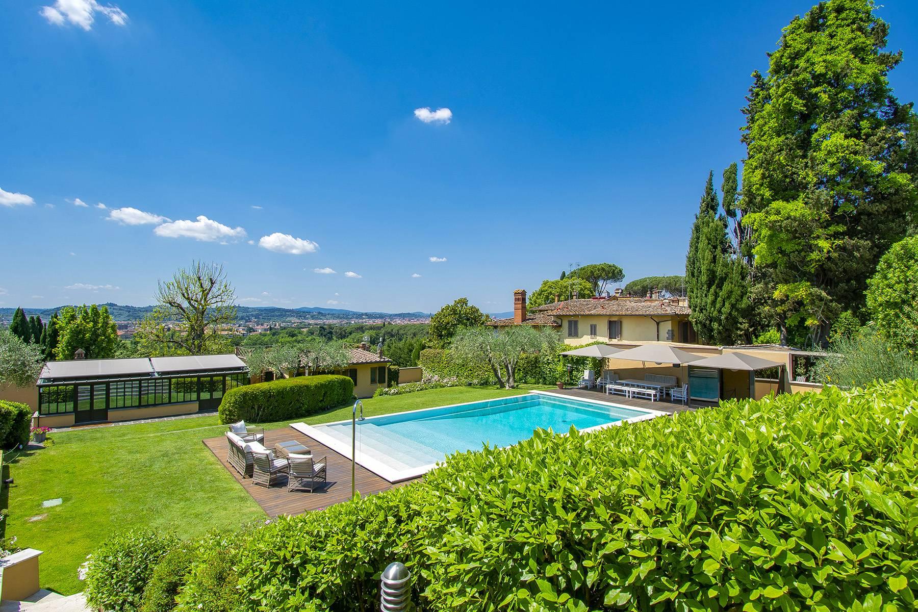 Straordinaria villa sulle colline intorno a Firenze con piscina e palestra - 1